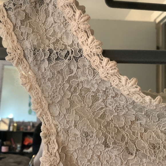 Express lace top woman’s size XS khaki - Picture 3 of 5